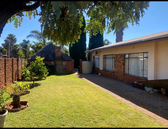 4 BEDROOM HOUSE FOR SALE IN THE ORCHARDS